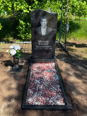 Стандартный памятник AZ13 1200х600х80 мм на могилу